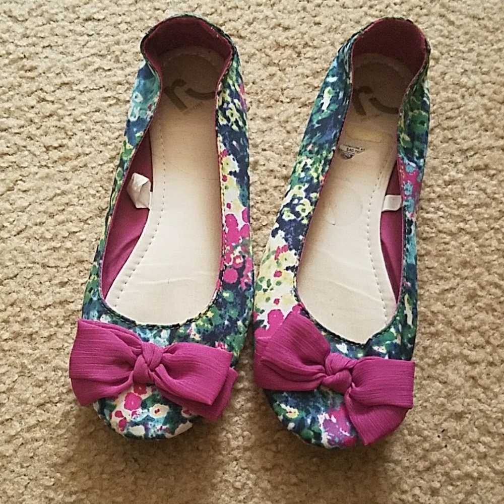 Floral print flats